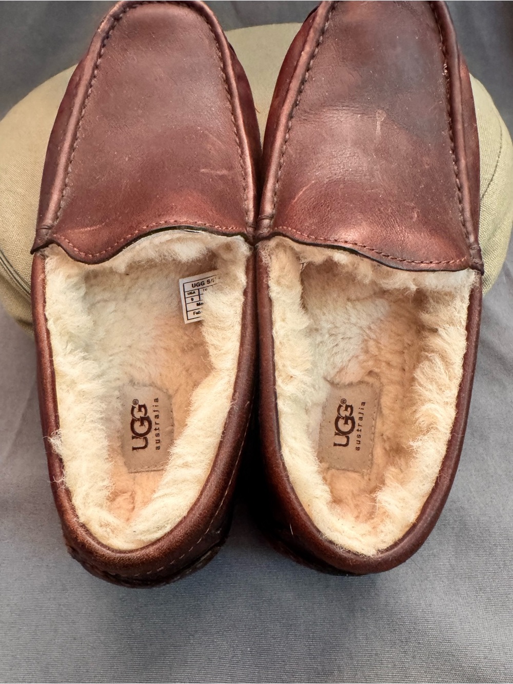 Ugg leather with sheepskin insulated slippers - Picture 7 of 8